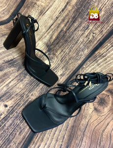 Chunky heels black